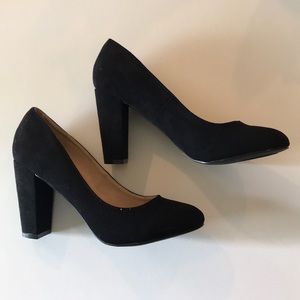 Never Worn! JustFab Suede Pump